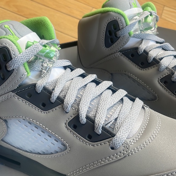 - AUTHENTIC RARE KIDS JORDAN RETRO SILVER GREEN GREY SNEAKERS *NIB* SIZE 7 - Picture 9 of 16